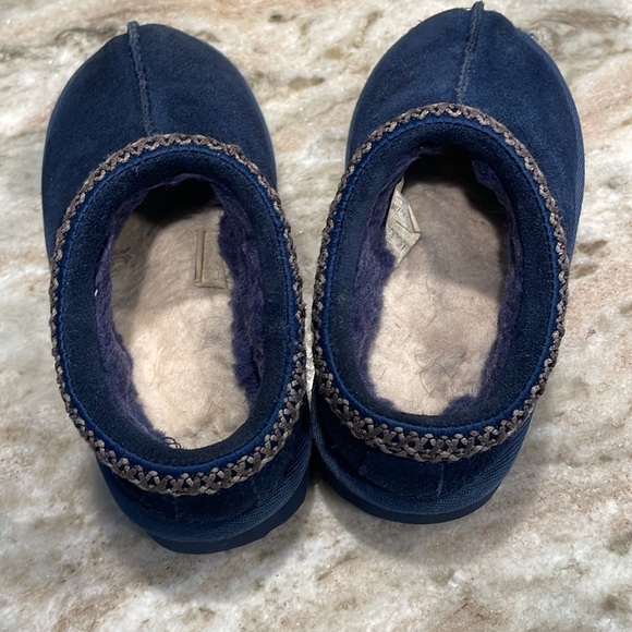 Kids Ugg’s slippers - Picture 4 of 6
